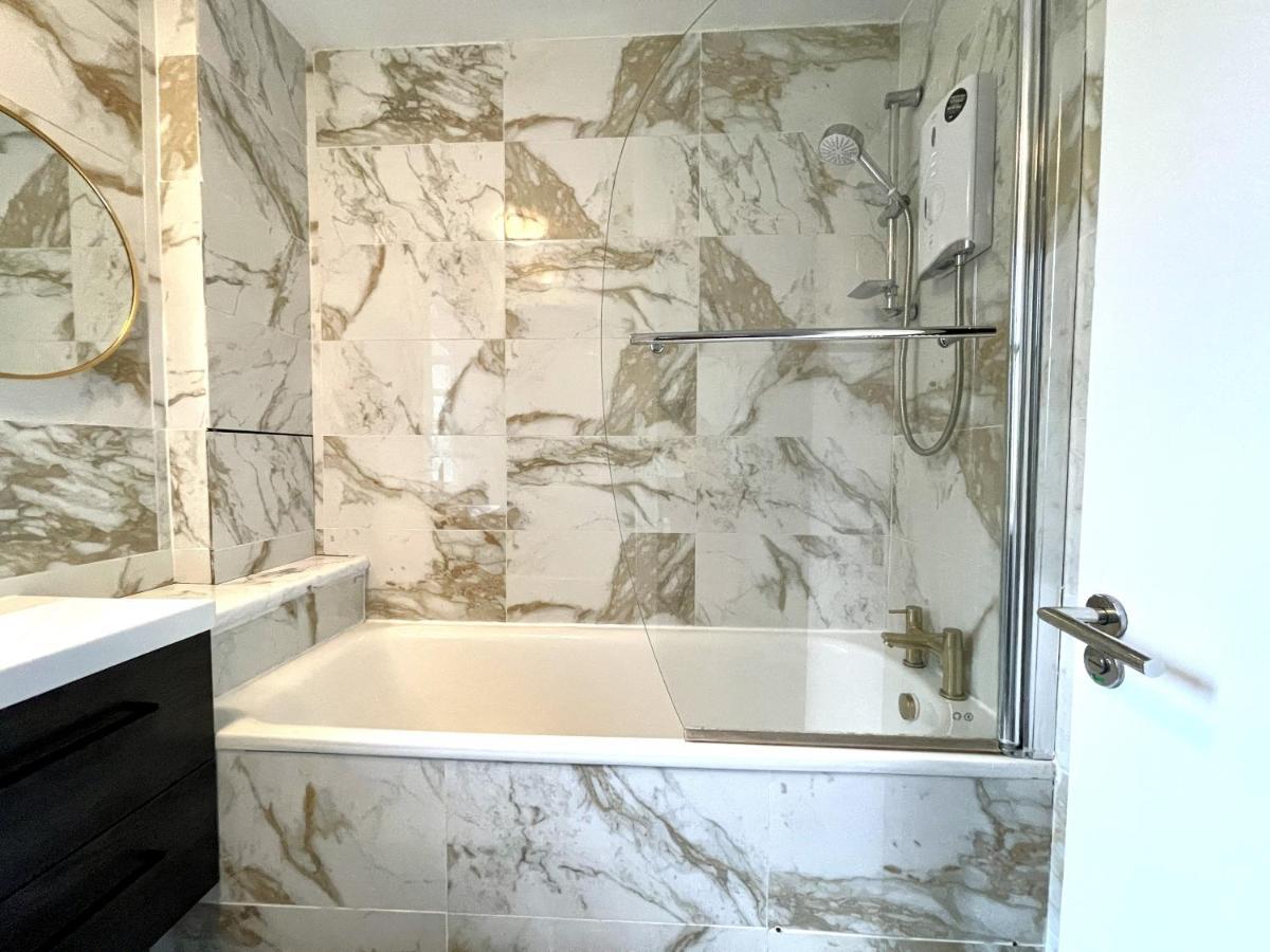 Beautiful 3-Bed Apartment At Swiss Cottage London Exterior photo