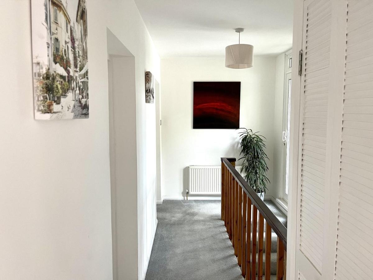 Beautiful 3-Bed Apartment At Swiss Cottage London Exterior photo